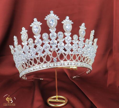 تاج عرائس باللون الابيض مرصع زيريكون