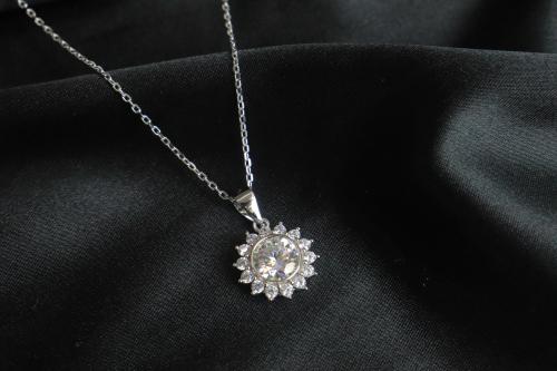 سنسال فضة الماس موزانايت 1ct