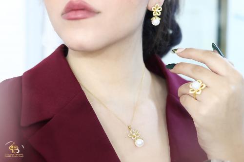 طقم فضة مطلي مع لؤلؤ